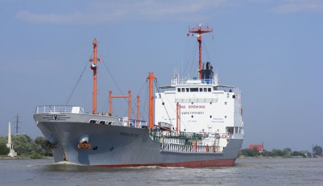 Ministerul Transporturilor a solicitat patru milioane de lei pentru deblocarea navelor de pe Dunăre - vapordunare-1316013768.jpg