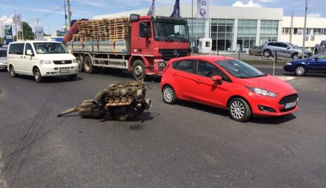 Motor de autocamion, ABANDONAT ÎN MIJLOCUL STRĂZII - varianta-1529936569.jpg