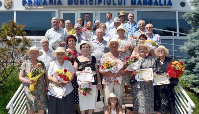 Vârstnicii lunii iunie,  premiați de municipalitatea din Mangalia - varstniciiluniiiuniemangalia-1436460006.jpg