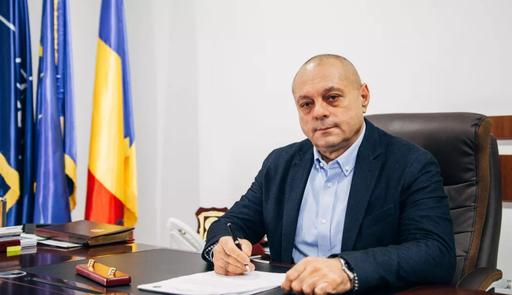 Primarul Vasile Lumînare promite iluminat public modern în comuna Corbu. Iată ce contract a semnat! - vasile-luminare-comuna-corbu-1769090327.webp