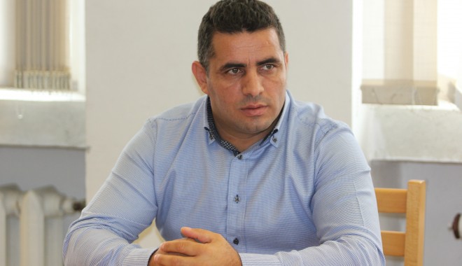 Începe SCANDALUL în PDL Constanța! PRIMARII SAR LA GÂTUL președintelui GIGI CHIRU - vasiledelicoti1-1364200775.jpg