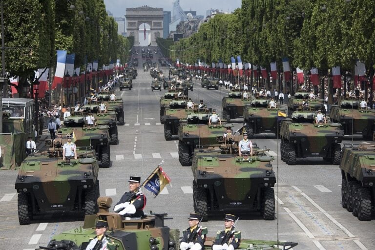 Ziua naţională a Franţei. Defilare militară impresionantă pe Champs-Elysées - vehiculeblindatevcbi768x512-1752476869.jpg