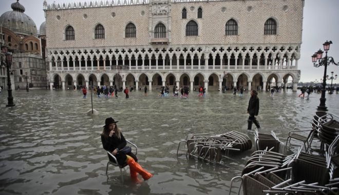 Veneția, afectată de o nouă maree înaltă; cea mai gravă săptămână din ultimii 150 de ani - venetia-1574014469.jpg