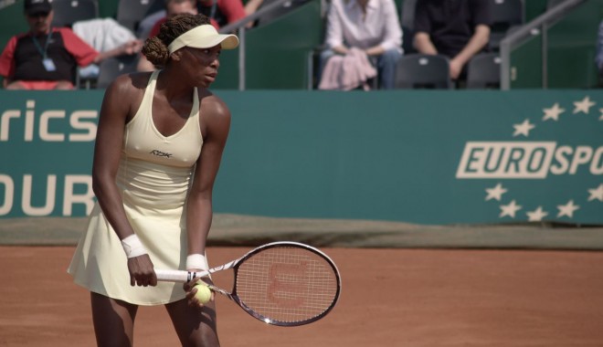 Venus Williams a învins-o pe Serena și s-a calificat în finală la Montreal - venuswilliams-1407679458.jpg
