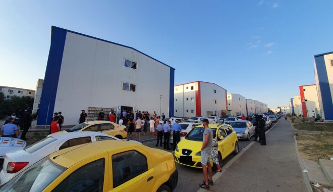 Verificări în cartierul Henri Coandă. Au fost amprentați și fotografiați mai mulți locatari - verificariincartierul-1597430665.jpg