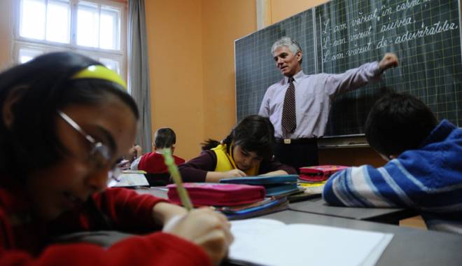 O nouă vrăjeală electorală? Cresc salariile profesorilor! - vestesoc-1415634831.jpg