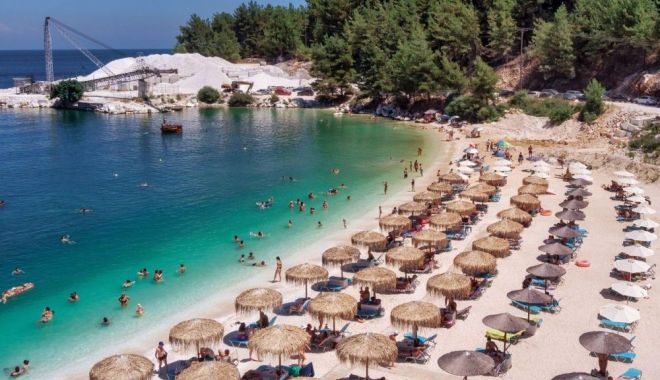 O familie de români a fost jefuită în Grecia. Hoţii le-au furat 1.000 de euro din seiful camerei de hotel