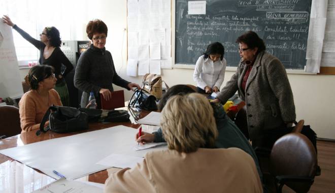 Vești despre salariile din educație. Profesorii sunt momiți cu măriri, sindicatul amenință cu proteste - vestisalarii-1442597913.jpg
