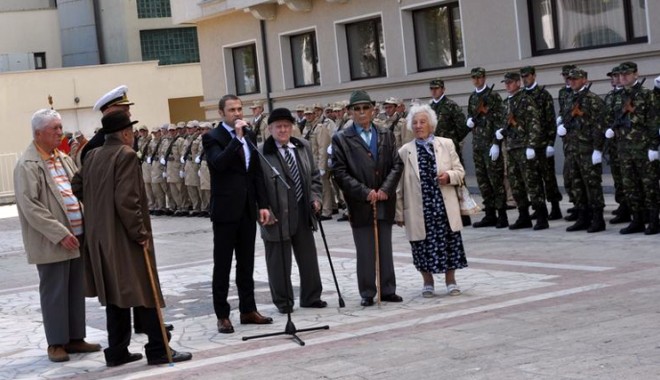Veteranii de război din Mangalia, recompensați de municipalitate - veteraniiderazboidinmangalia1-1398877636.jpg