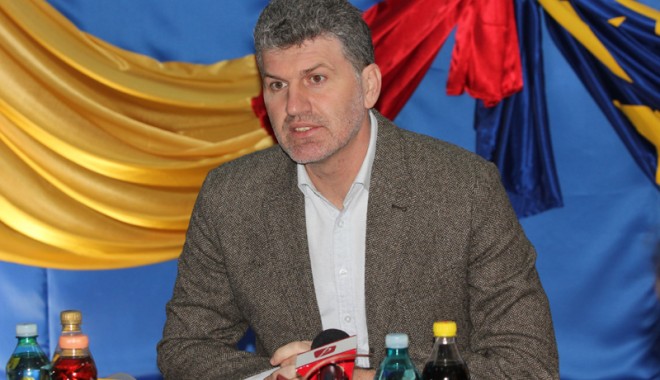 Viceprimarul Florin Chelaru inaugurează noul parc din Năvodari - viceprimarulflorinchelaruinaugur-1412788581.jpg