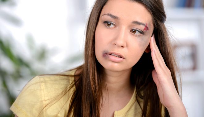 Femei bătute măr de soții agresivi. Unde se pot duce victimele violenței domestice - victimeviolenta1-1521568936.jpg