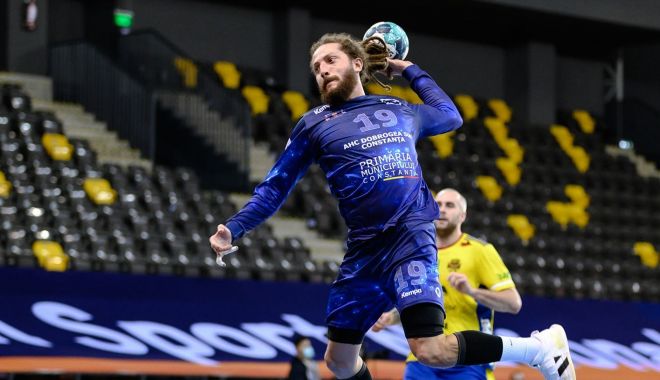 Victorie la 10 goluri diferenţă! HC Dobrogea Sud a făcut instrucţie cu CSM Făgăraş - victorie2-1618842294.jpg