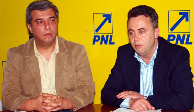Război la Mangalia, în sânul USL - victormaneasisorinandrei-1308589684.jpg