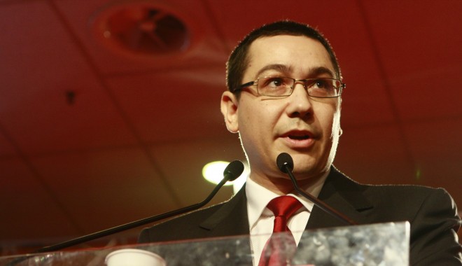 Ce CADOU SURPRIZĂ a primit premierul Ponta la Șantierul Naval Constanța - victorponta1-1369738416.jpg