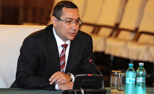 Premierul Victor Ponta a plecat de la Palatul Cotroceni, unde a participat la ședința CSAT - victorpontadeclaratie5k-1348738058.jpg