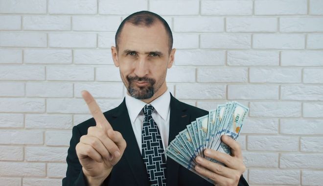 Bulă vrea să fie miliardar - videoblocksbusinessmanwithmoneya-1547985578.jpg