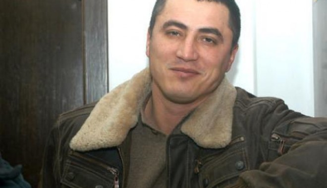 Polițistul Cristian Cioacă ajunge în spatele gratiilor! - videocristiancioacafatainfatacud-1354719241.jpg