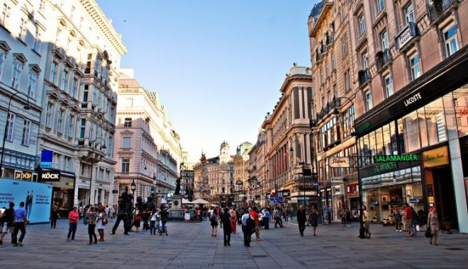 Români umiliți de Poliție pe stradă, în Viena. Ce s-a întâmplat - viena-1670002949.jpg