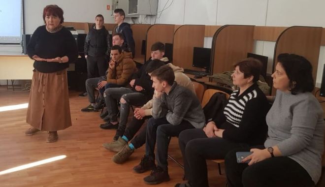 Viitorii liceeni, sfătuiți să opteze și pentru învățământul profesional - viitoriiliceeni1-1582235605.jpg