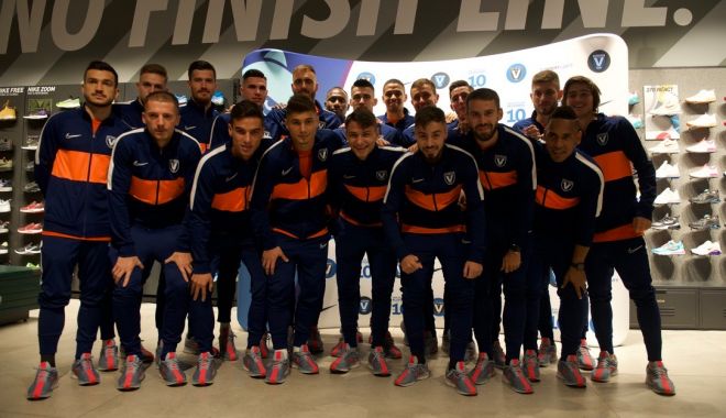 Surpriză pentru FC Viitorul. Fotbaliștii, întâmpinați de fani în Antalya - viitorul-1578863360.jpg