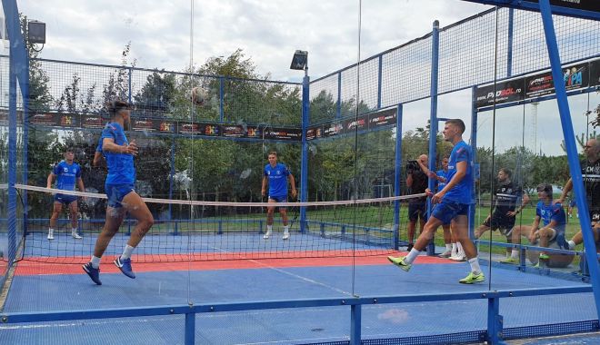 Fotbaliștii de la FC Viitorul, relaxare pe terenul de padbol - viitorul-1597675318.jpg
