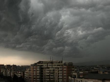 Avertizare de fenomene periculoase în șapte județe - vijelii-1334733266.jpg