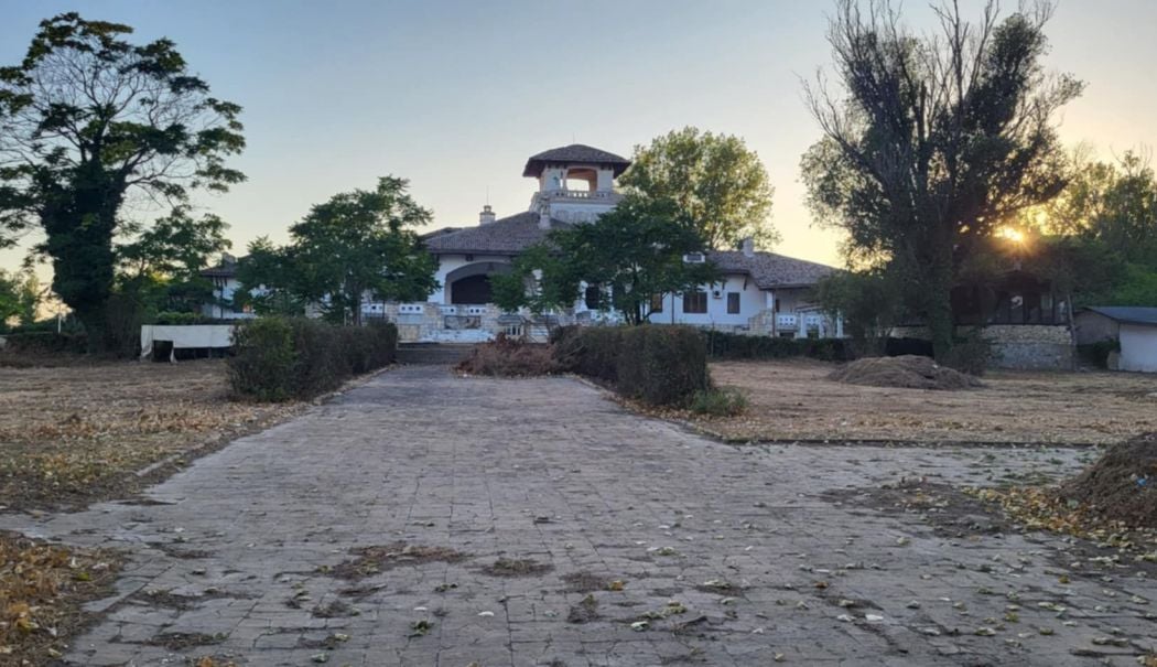 Foto - Vila Regală din Mamaia, mai aproape de salvare. Ministrul Culturii, în vizită la Constanța