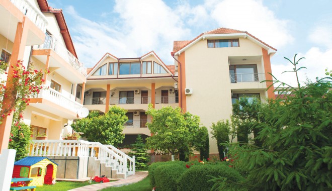 Unde ne cazăm mai ieftin, pe litoral - vilamarinncostinesti16-1408351238.jpg