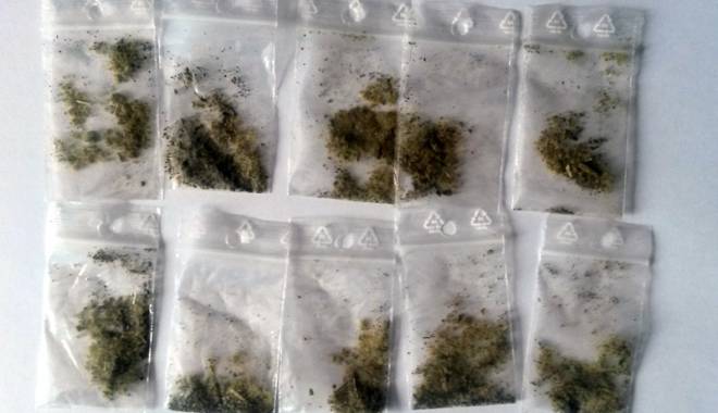 Vindeau droguri, la zece lei bucata, în zona Gării - vindeaujointuri-1422465728.jpg