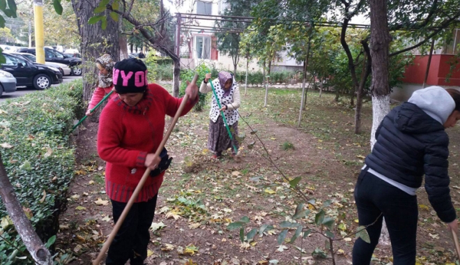 Vine primăvara. Începe toaletarea copacilor și pregătirea spațiilor verzi din Constanța - vineprimavaraspatiiverzi-1487610558.jpg