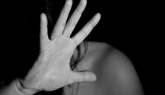 Pedeapsă cruntă! Reacția unui bărbat care a prins un străin în timp ce îi viola soția - viol-1571327346.jpg