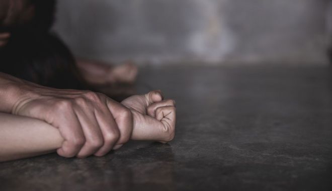 O elevă nevăzătoare a fost violată în repetate rânduri de profesorii săi - viol-1573153072.jpg