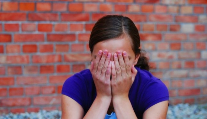 COPILĂRIE DISTRUSĂ! FATĂ DE 13 ANI, ABUZATĂ SEXUAL DE TATĂL VITREG. MINORA ESTE GRAVIDĂ! - viol1512719618-1522327786.jpg