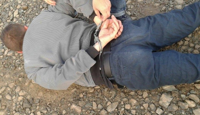 Sechestrată și violată de patru bărbați, într-o garsonieră din Constanța. Violatorul care se ascundea, prins de polițiști - violator1-1461839278.jpg