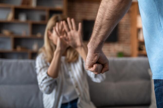 Tot mai multe cazuri de violență domestică în România. Mii de ordine de protecție în doar patru luni - violenta-1748246987.jpg