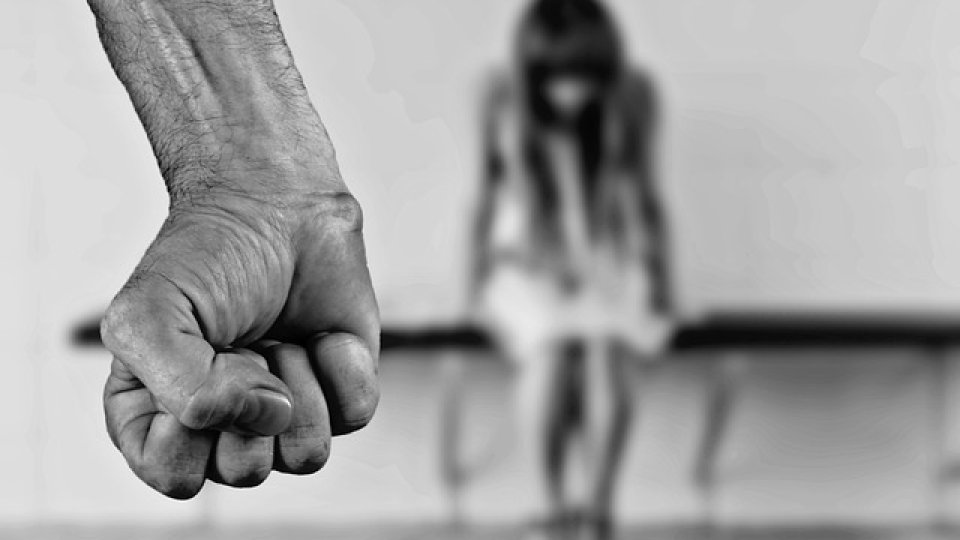 O fetiță de 9 ani a scăpat din coșmarul bătăilor de acasă. A fost salvată de vecini - violenta-copii-1774079767.webp