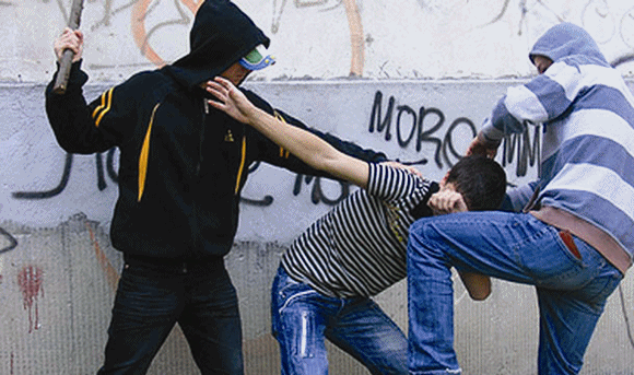 Scene șocante! Minori de 14 și 15 ani, judecați după ce și-au tâlhărit prietenul - violenta-minori-1770903424.webp