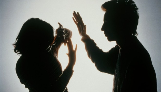 Rezultatele examinării medicale. Copila de 14 ani a fost ÎNJUNGHIATĂ și BĂTUTĂ CRUNT în urmă cu un an - violentainfamilieintreprejudici2-1367238720.jpg