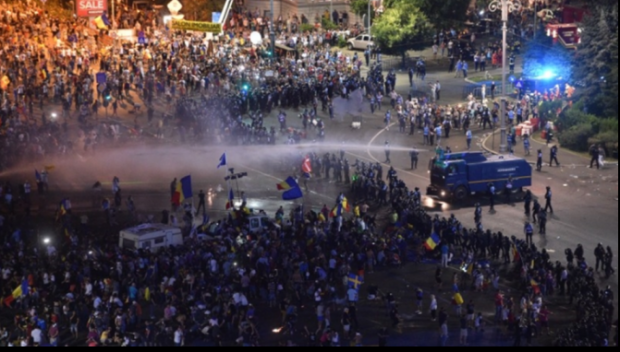 Protest în Piața Victoriei, la un an de la 10 august 2018. Cum s-au pregătit jandarmii - violente10august2724500052129600-1565416901.jpg