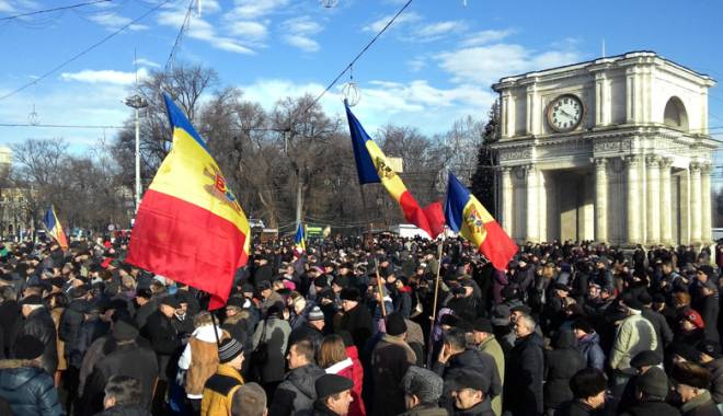 Violențele continuă la Chișinău. Simpatizanții proruși  nu renunță la proteste - violentelecontinualachisinau-1453387907.jpg