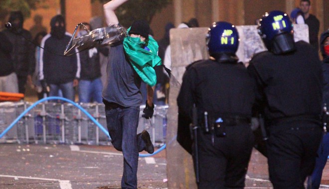 Anglia, paralizată de violențe - violentelondra2-1312903294.jpg