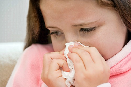 Zeci de mii de viroze respiratorii, înregistrate într-o săptămână - viroza-1320315177.jpg