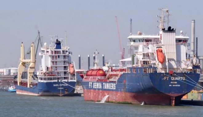 Comandantul și șeful de echipaj al unui petrolier, infectați cu virusul Covid-19. Nava - în carantină! - virus-1587542604.jpg