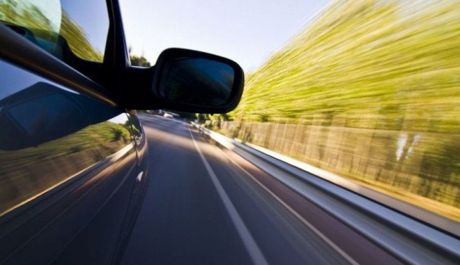 Șofer teribilist, prins de polițiști cu 214 km/h, pe autostradă. Cum a fost sancționat - viteza1-1462258181.jpg