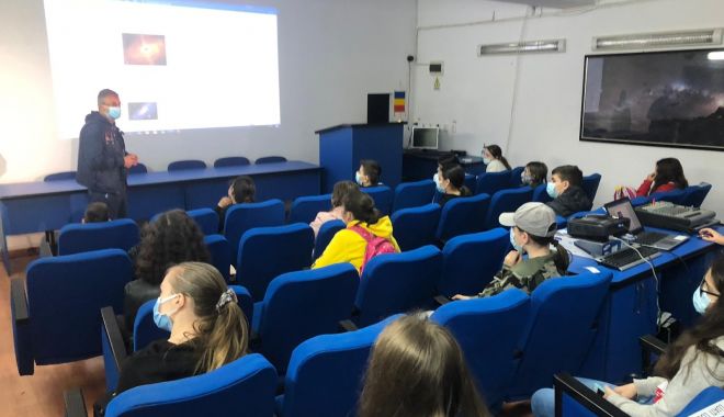 „Vitralii în negura izolării”, un proiect emoționant dedicat memoriei victimelor regimului comunist - vitraliiinnegura-1634924566.jpg