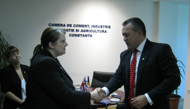 Șeful adjunct al misiunii britanice în România, în vizită la CCINA - vizita-1340879756.jpg
