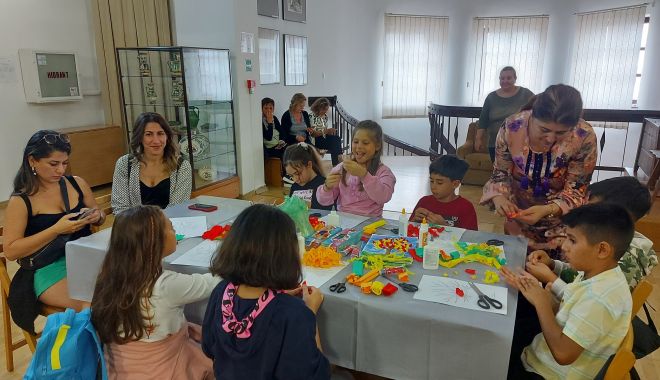 Elevi din Italia şi Turcia, în vizită la Muzeul de Artă Populară din Constanţa - vizita-1664450158.jpg