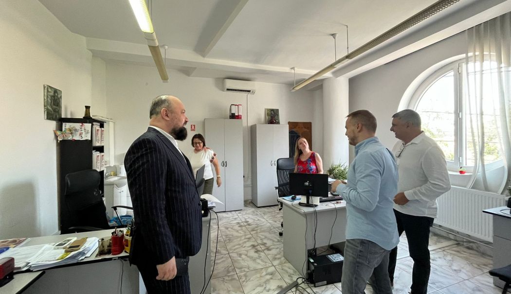 Angajații APM Constanța, nemulțumiți de starea clădirii în care își desfășoară activitatea