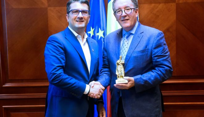 Ambasadorul Andrew Noble, vizită la Primăria Constanța - vizitaambasadormareabritanielaco-1562363517.jpg