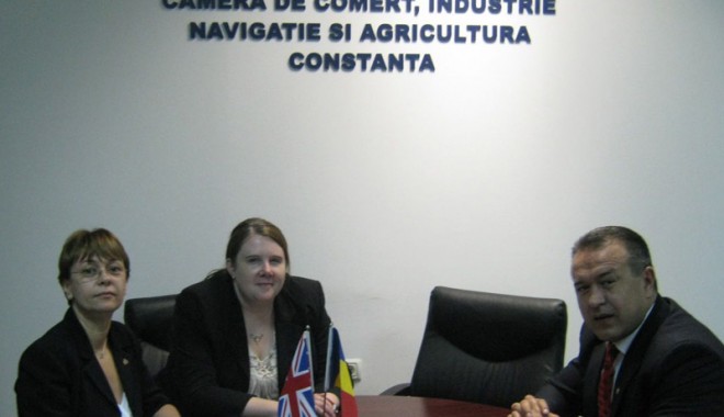 Șeful adjunct al misiunii britanice în România, în vizită la CCINA - vizitaccina-1340900216.jpg